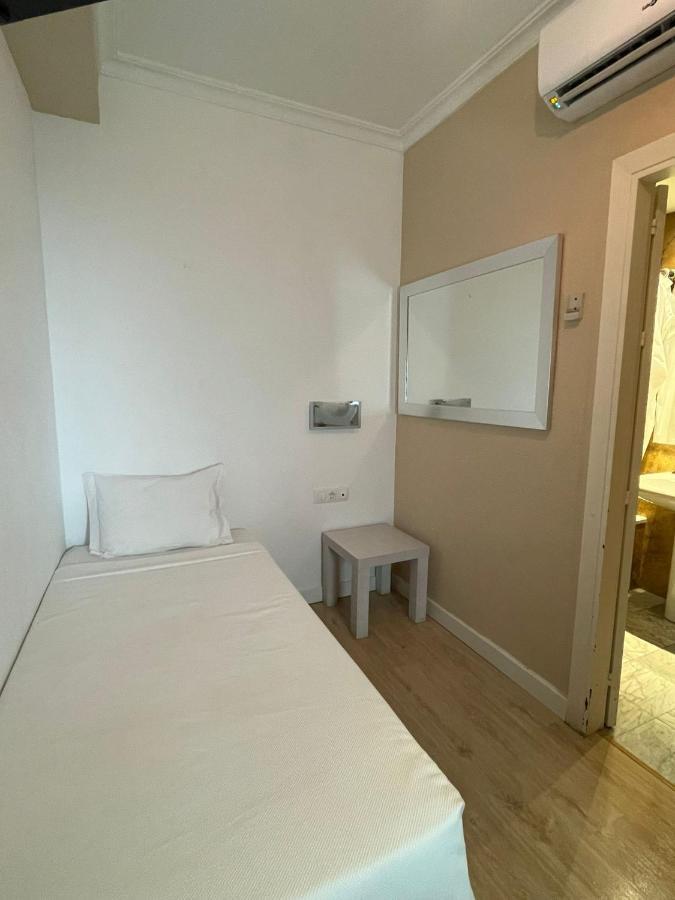 Single Room,1431874348:JPEG